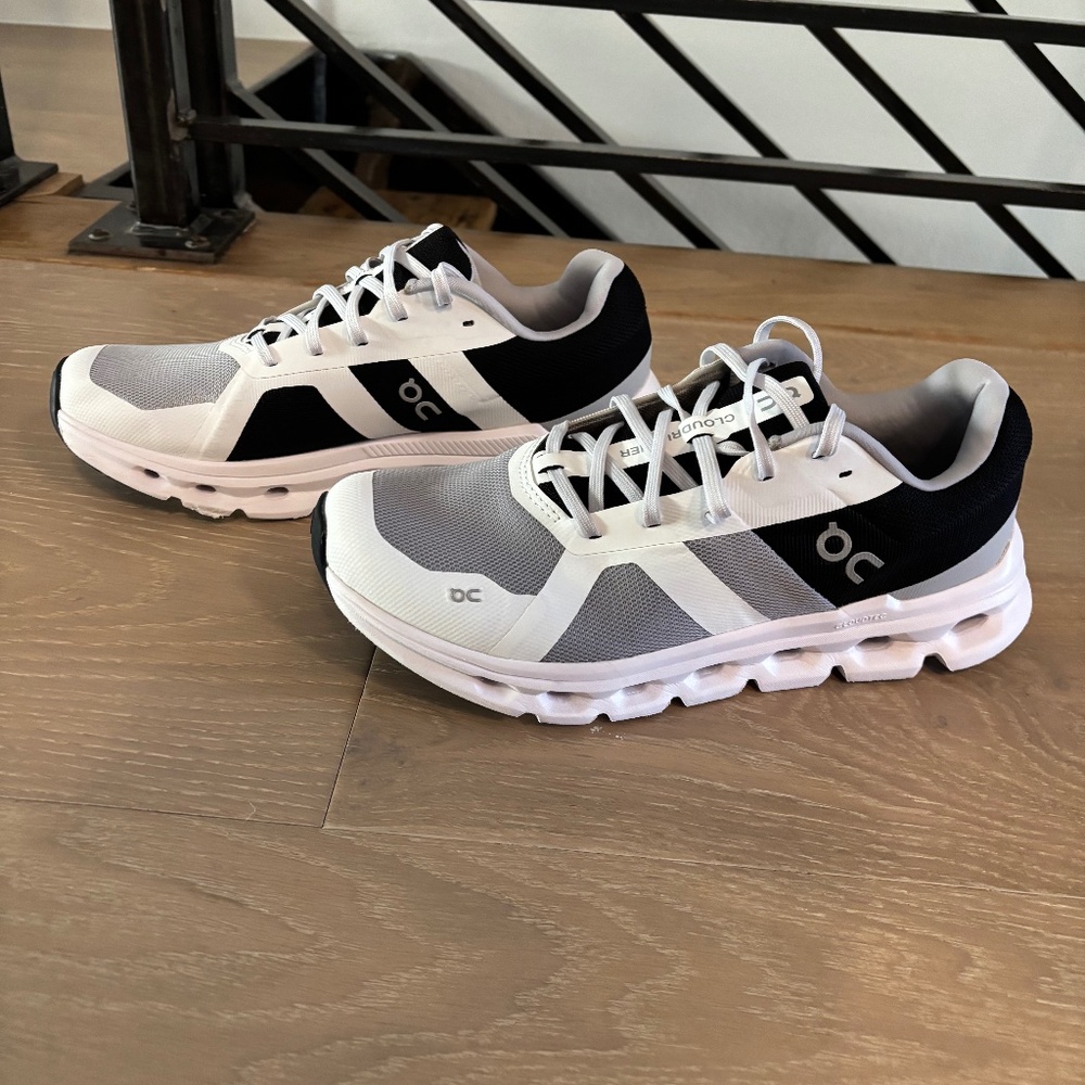 Mens On Running Cloudrunner Sneakers *EXCELLENT CONDITION